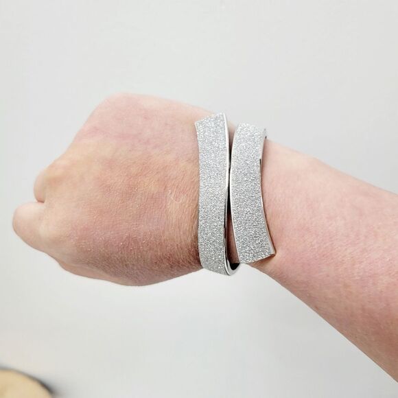 Brand New Silver Tone Matte Silver Bangle Bracelet - Picture 2 of 11